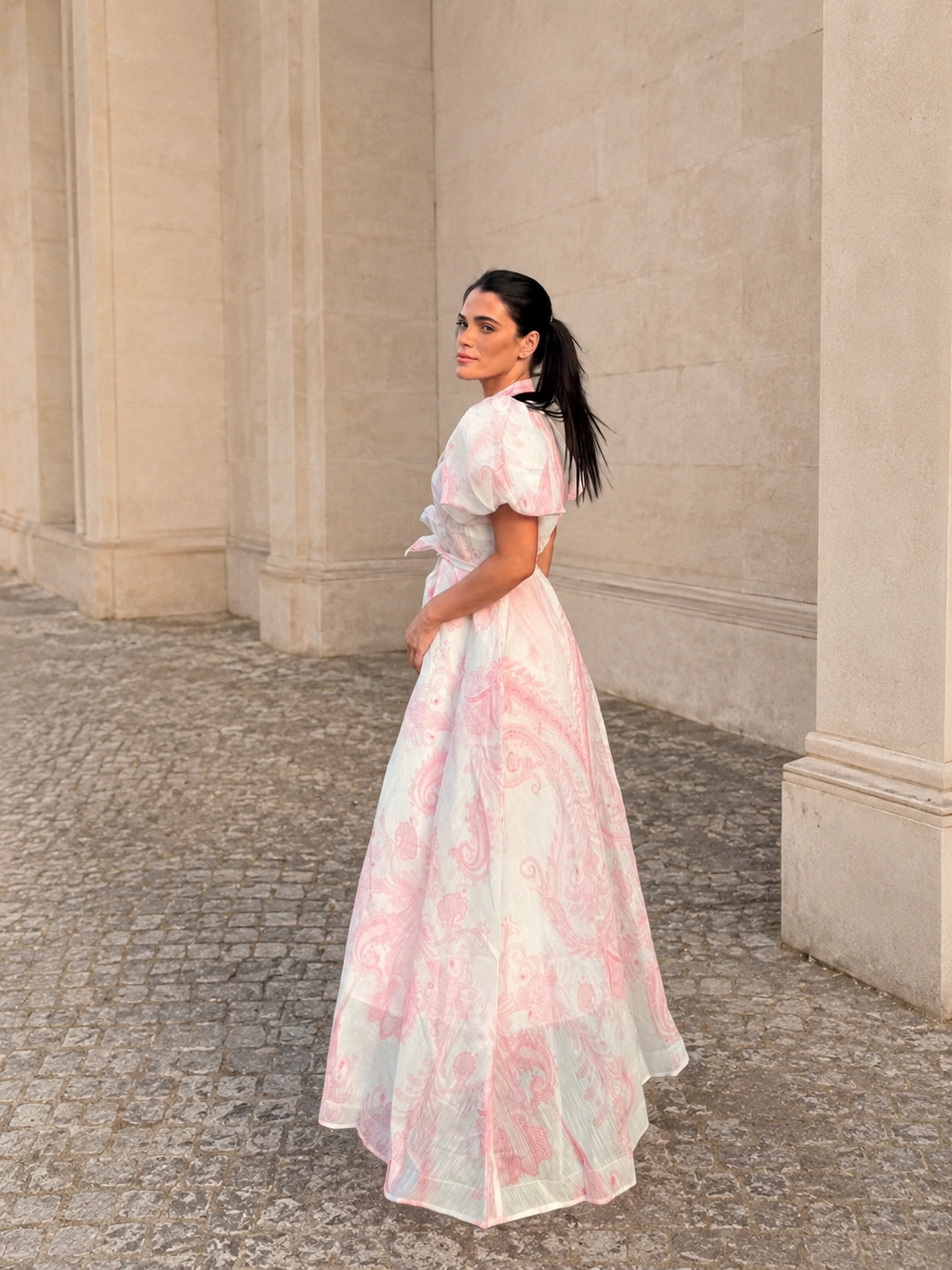 VESTIDO ROSA CORNOCÓPIAS MANGAS BALÃO