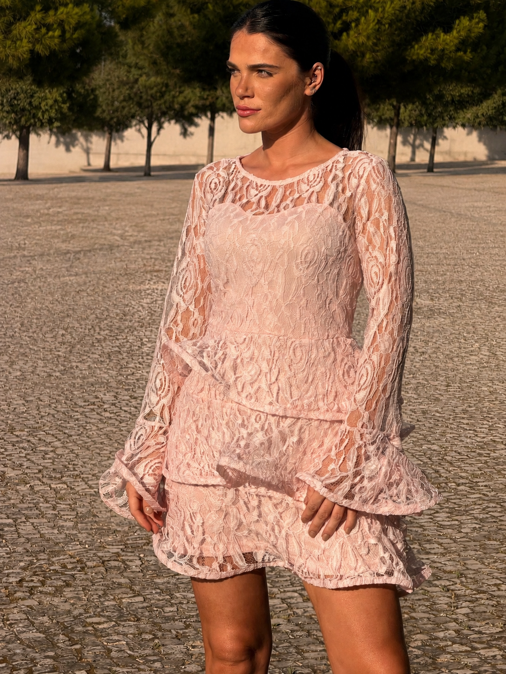 VESTIDO CURTO RENDA ESTRUTURADO