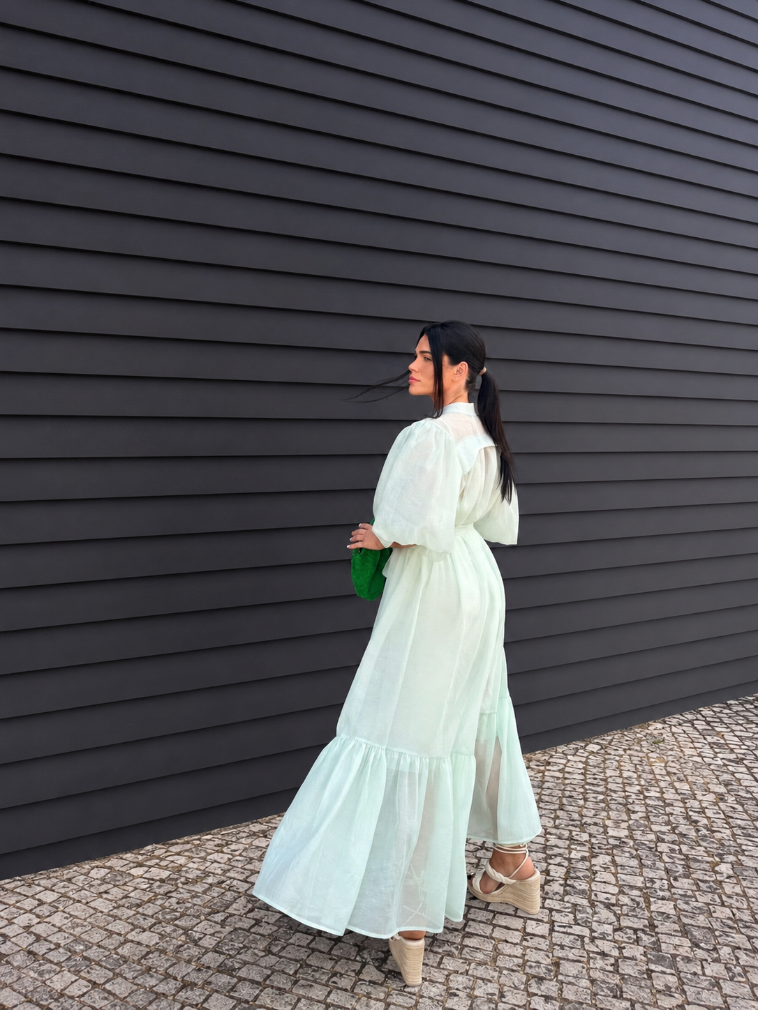 VESTIDO MIDI EM ORGANZA